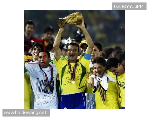 足球明星同框合影展现荣耀时刻,聚焦世界足坛巨星精彩瞬间