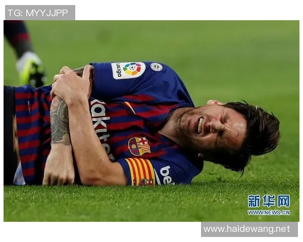 足球球星因伤痛苦表情展现赛场无奈瞬间令人心碎
